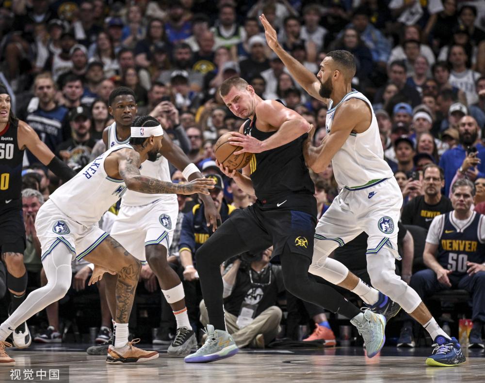 赛场上频频 赛场上频频