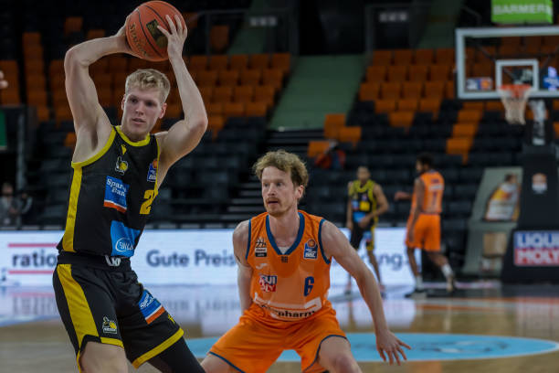 场上对手动 场上对手动